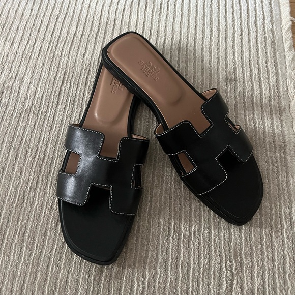 Shoes - Black Hermes Oran sandal